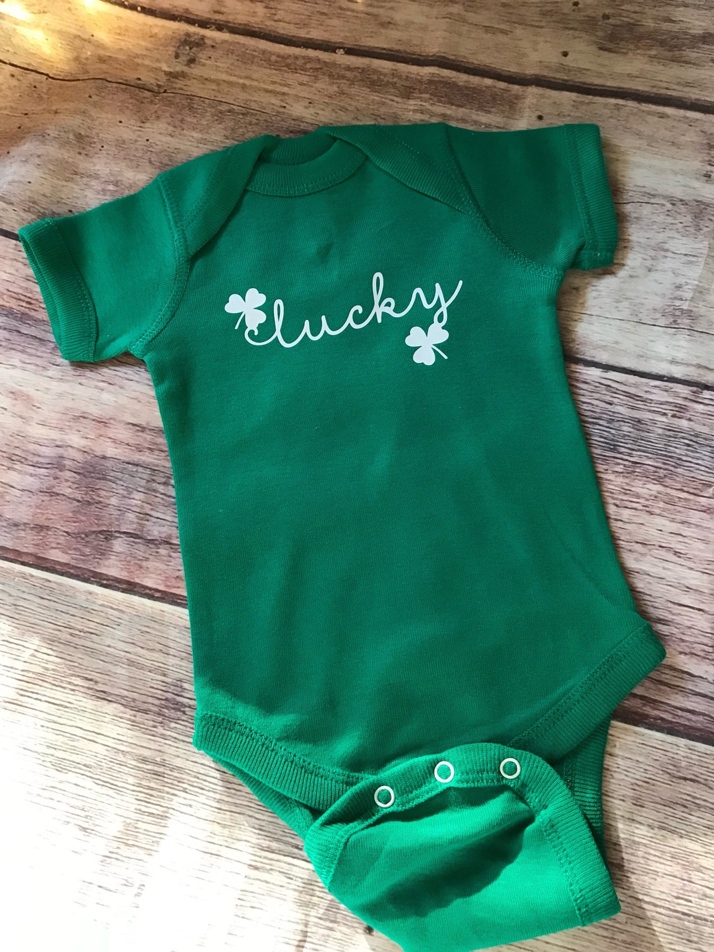 st patricks day bodysuit, Green bodysuit, lucky bodysuit, lucky shirt, Shamrock shirt, kids green shirt, girls st patricks day shirt, green