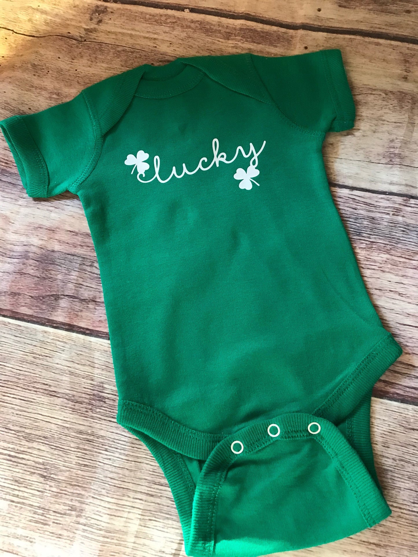 st patricks day bodysuit, Green bodysuit, lucky bodysuit, lucky shirt, Shamrock shirt, kids green shirt, girls st patricks day shirt, green